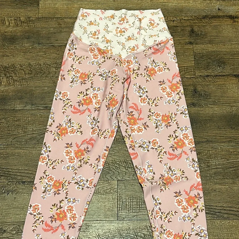 Offline by Aerie Real Me 7/8 Hi-Rise Crossover Floral Country Pink Leggings M - Picture 3 of 9